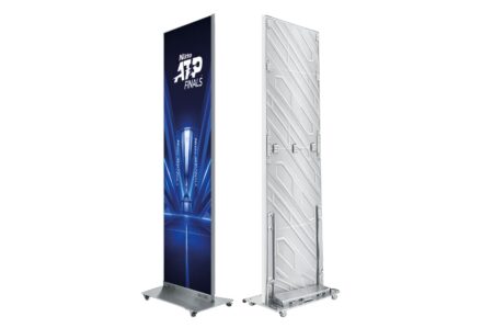 Noleggio totem ledwall passo 1.5 per eventi sportivi, con design moderno e tecnologia avanzata, ideale per promozioni e pubblicità in fiere, eventi e temprary shop.