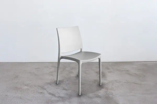 Noleggio sedia maya bianca in plastica per ogni tipo di evento