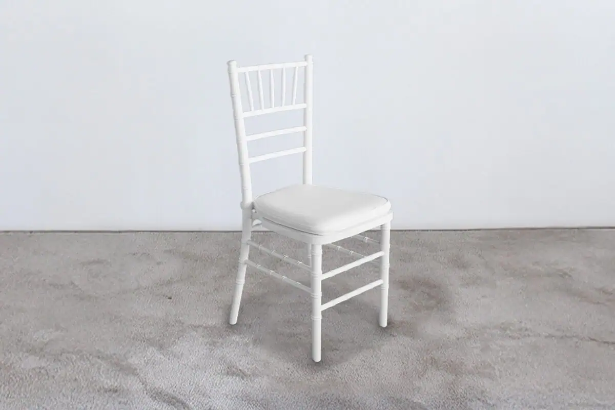 Sedia_Chiavarina_bianca Sedia bianca in legno con o senza cuscino, ideale per matrimoni ed eventi eleganti