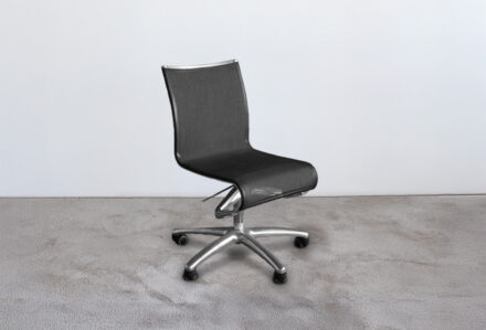 Sedia_Rolling_rame_nera_senza_braccioli Sedia Rollingframe Alias con ruote, regolabile in altezza, struttura in alluminio e seduta in rete