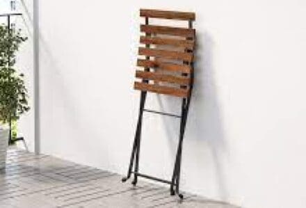 noleggio-tavolino-sedie-pieghevoli-in-legno-per-esterni