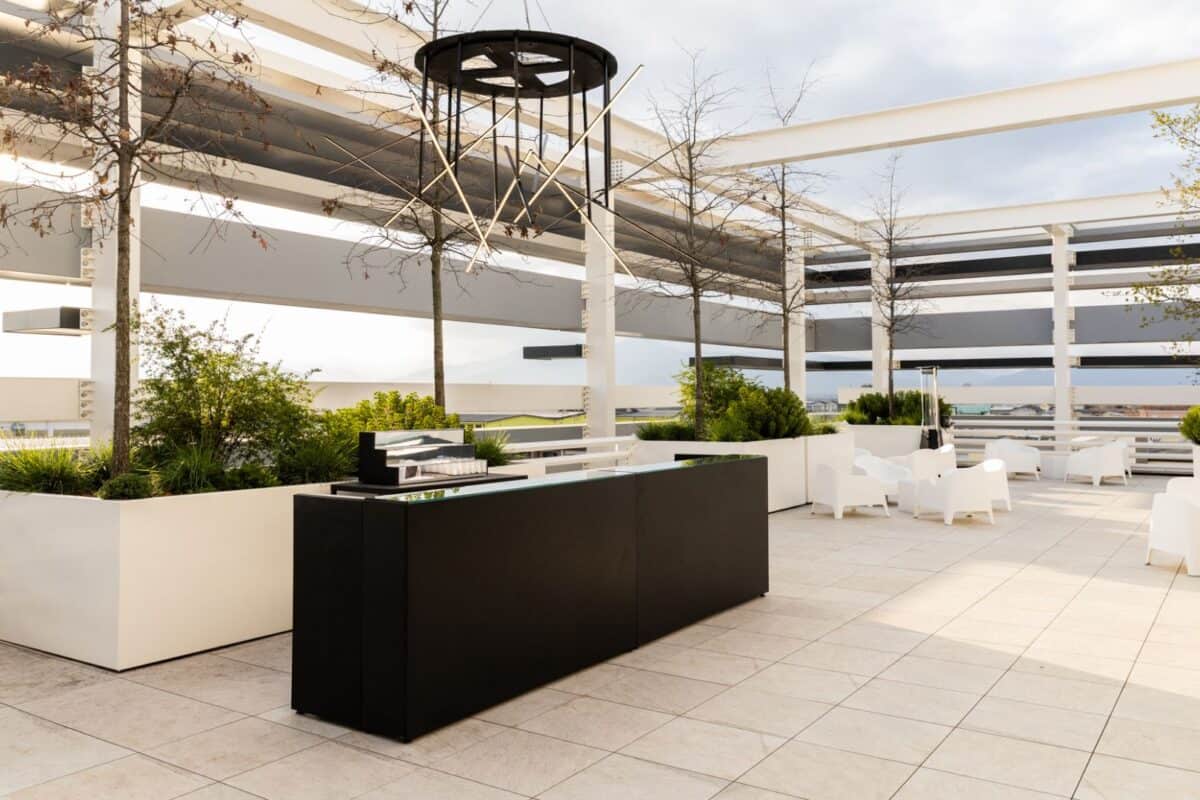 Bancone con certificazione ignifuga classe 1, idonea per eventi, fiere e congressi.