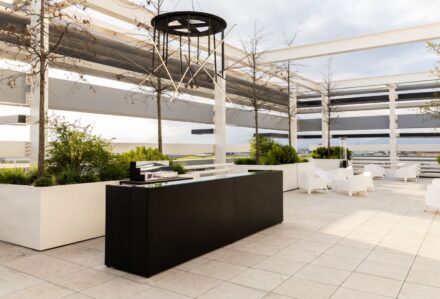 Bancone con certificazione ignifuga classe 1, idonea per eventi, fiere e congressi.