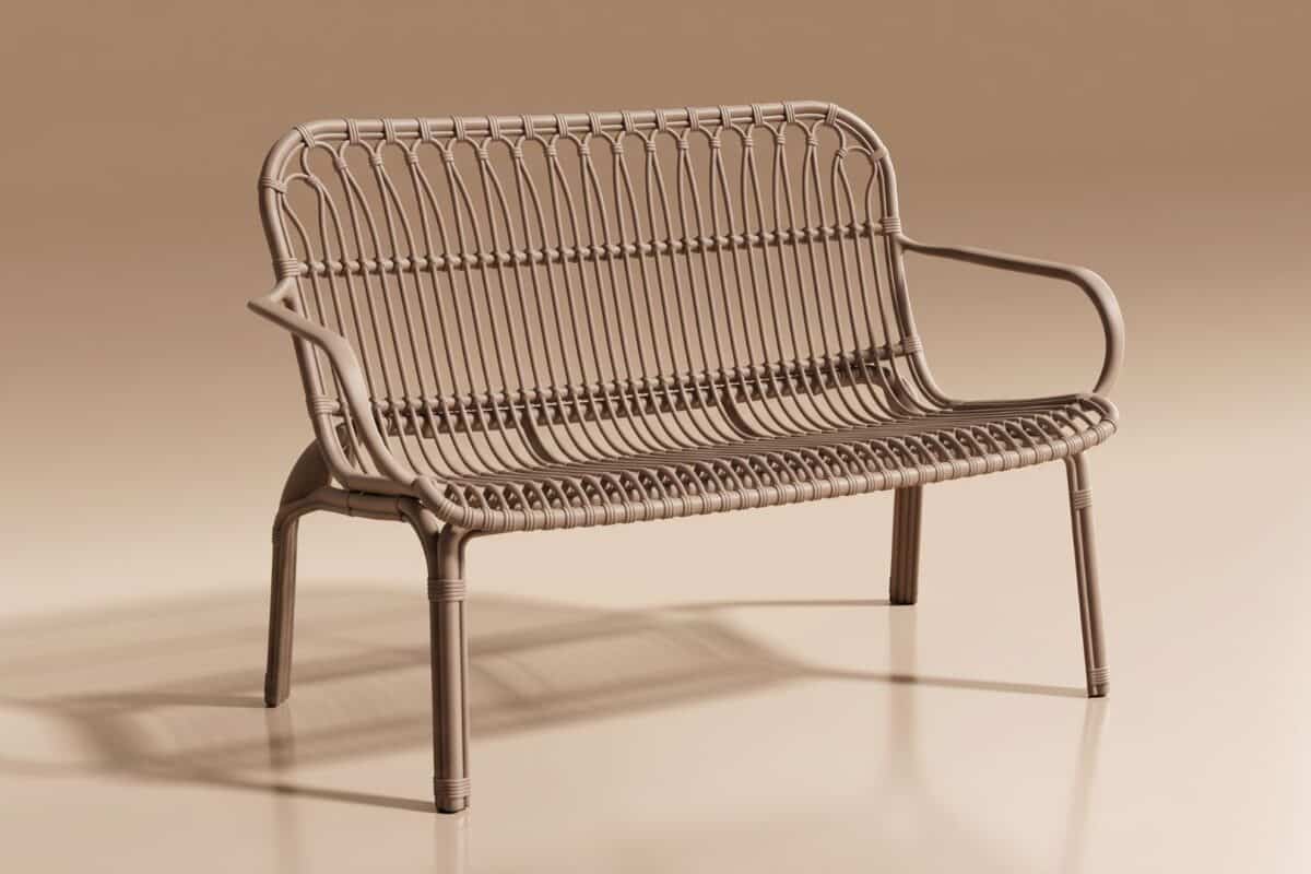 Sedia Ninfa in stile vintage con struttura in metallo e seduta in corda intrecciata, ideale per ambienti interni ed esterni.