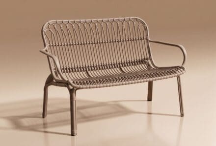 Sedia Ninfa in stile vintage con struttura in metallo e seduta in corda intrecciata, ideale per ambienti interni ed esterni.