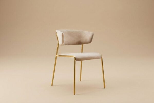 Sedia moderna con struttura in metallo dorato e rivestimento in tessuto beige, design elegante e minimalista.