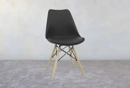 Sedia Giada Nera imbottita con struttura in legno e metallo per eventi e conferenze