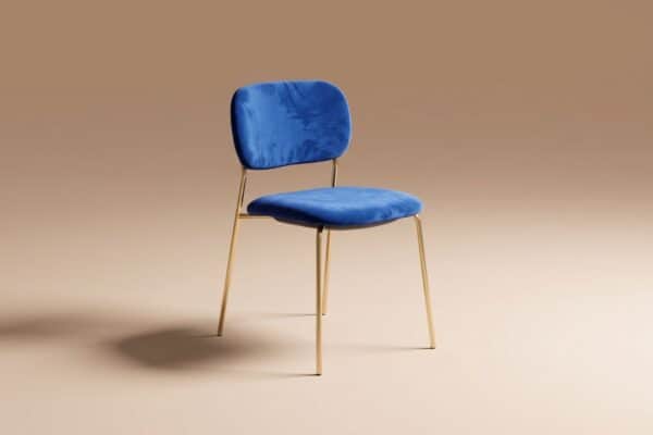Sedia moderna con struttura in metallo dorato e seduta e schienale in velluto blu, design elegante e minimalista.