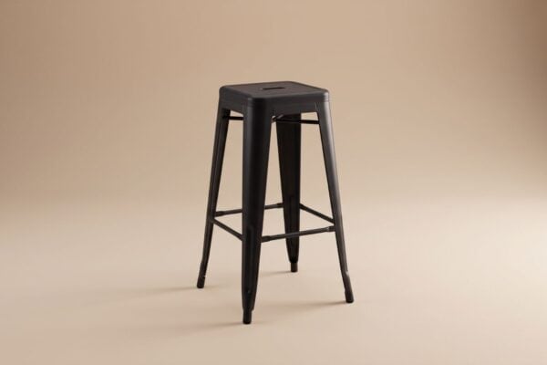 Sgabello nero in metallo con seduta quadrata, design moderno e minimalista, ideale per interni contemporanei.