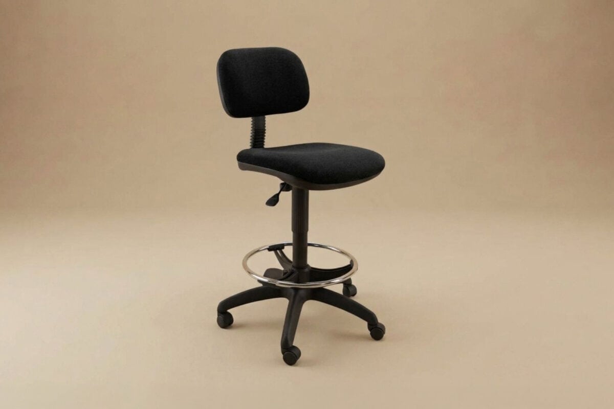 foto beige sito sedie - noleggio_sgabello_trucco_ruote_b