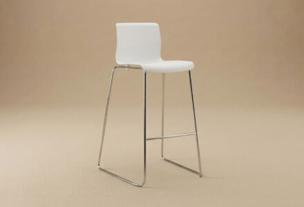 foto beige sito sedie - noleggio_sgabello_white_b