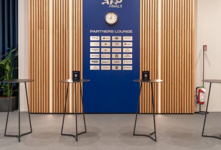 noleggio_tavolino_atomo_alto_3