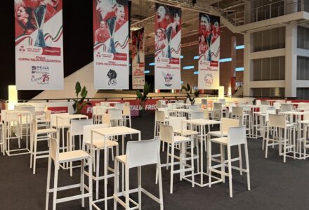 noleggio_tavolino_simply_standing_bianco