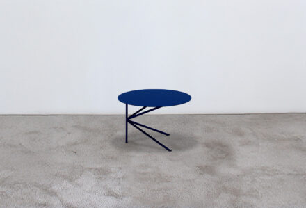 Il Tavolino Basso Twin con certificazione ignifuga classe 1, idonea per eventi, fiere e congressi.