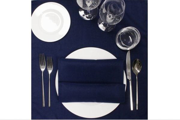 noleggio tovagliato blu per eventi catering