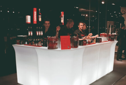 noleggio reception desk bancone bar jumbo bar luminoso per esterno