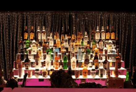 noleggio reception desk gradinata porta bottiglie luminosa