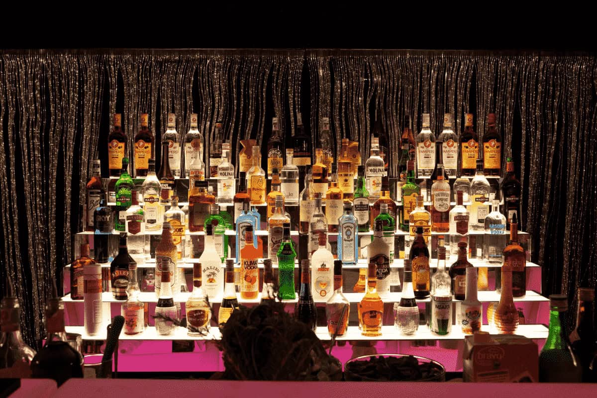 noleggio reception desk gradinata porta bottiglie luminosa