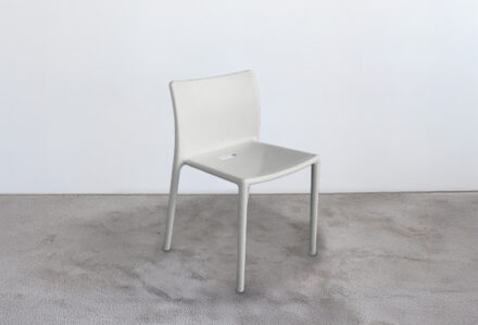 Sedia Air Chair di Magis in polipropilene, ideale per eventi interni ed esterni